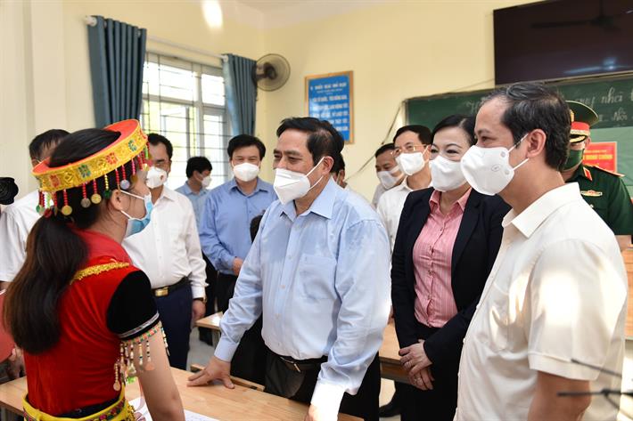 Thủ tướng Phạm Minh Chính thăm, động viên học sinh và giáo viên nhân dịp năm học mới